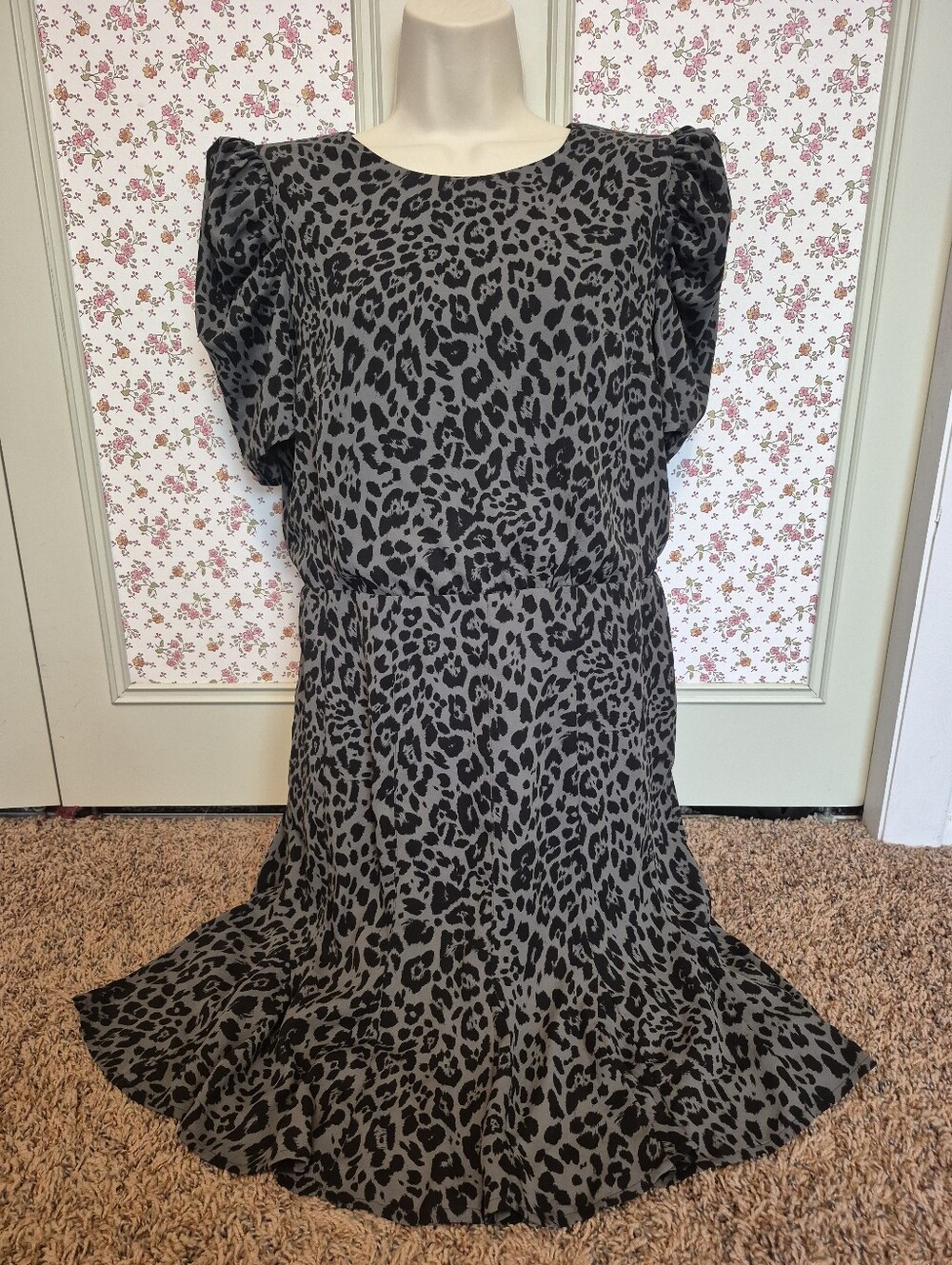 New Express Green and Black Puffy Sleeve Women's Dress with Animal Print Size M